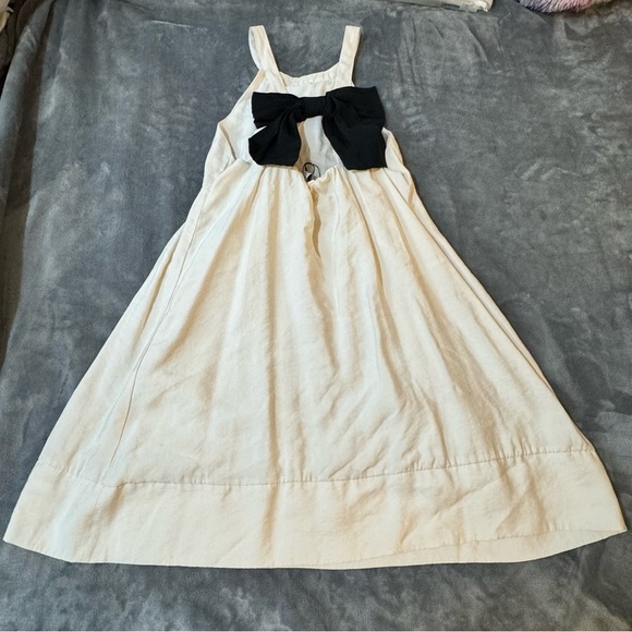 Zara Cream Kids Dress

#1294 - Picture 5 of 6